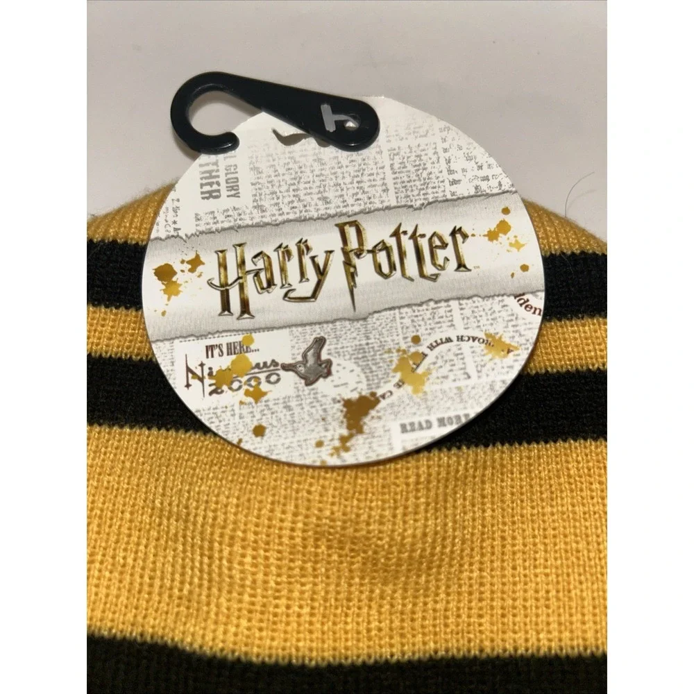 Official‎ Harry Potter Hufflepuff Beanie Hat Yellow Black Striped Crest Hogwarts